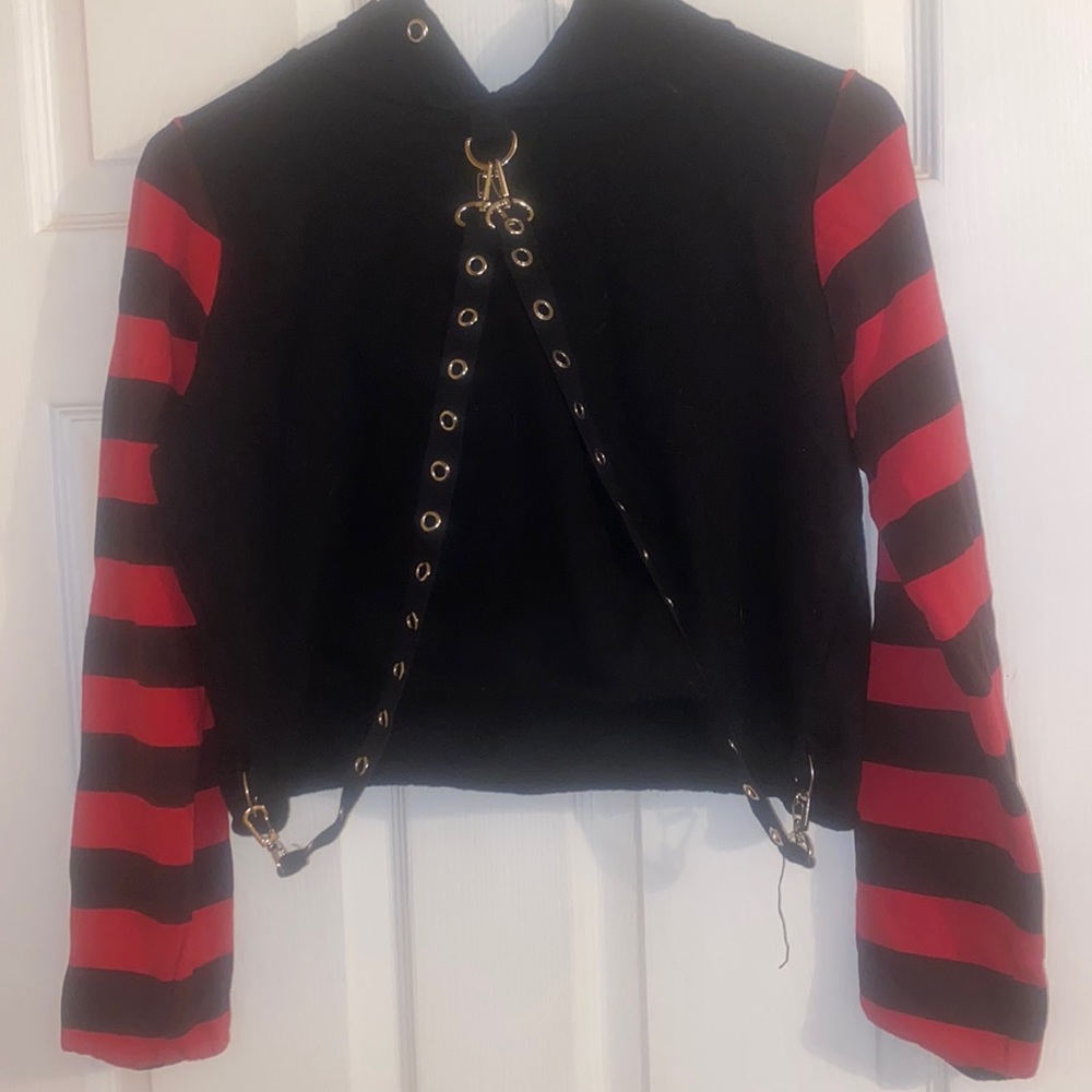 Black and red sleeve crop hoodie
